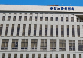 중앙노동위 “임금피크제 이유로 하위 직급 자리로 옮기면 ‘부당 전직’”