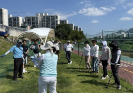 싸게 골프도 치고, 건강과 친구도 챙기고… 대한민국은 지금 ‘파크골프 붐’